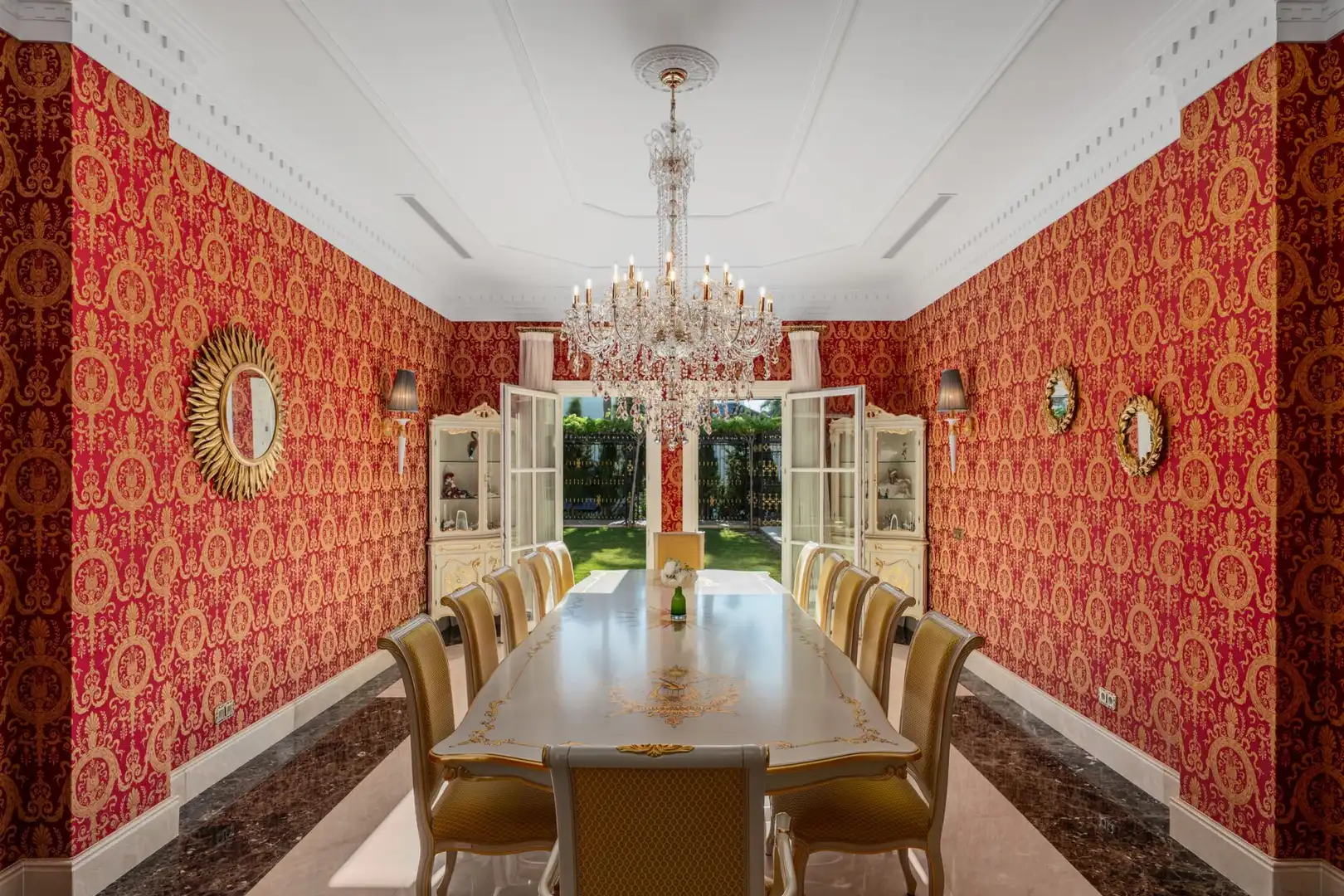Comedor de Casa o chalet en venta en Marbella con Aire acondicionado, Calefacción y Jardín privado