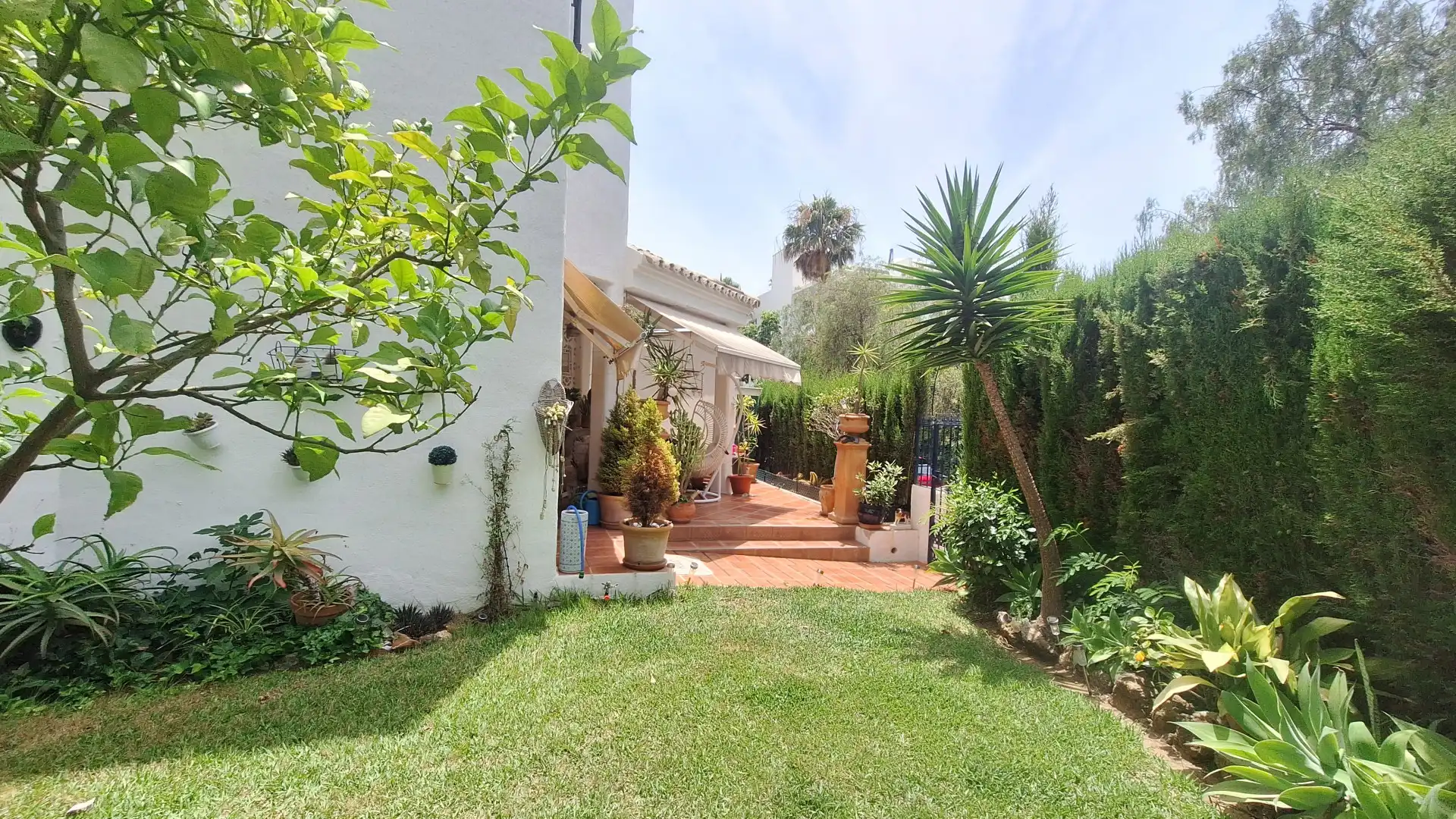 Garden of Detached homes for sale in Estepona  with Air Conditioner, Terrace and Swimming Pool