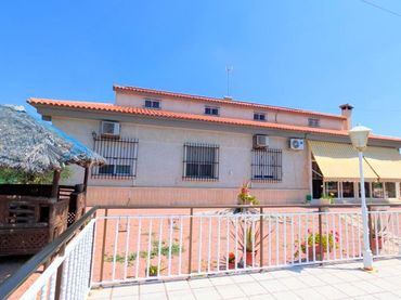 Xalet amb piscina en venda a Jubalcoi