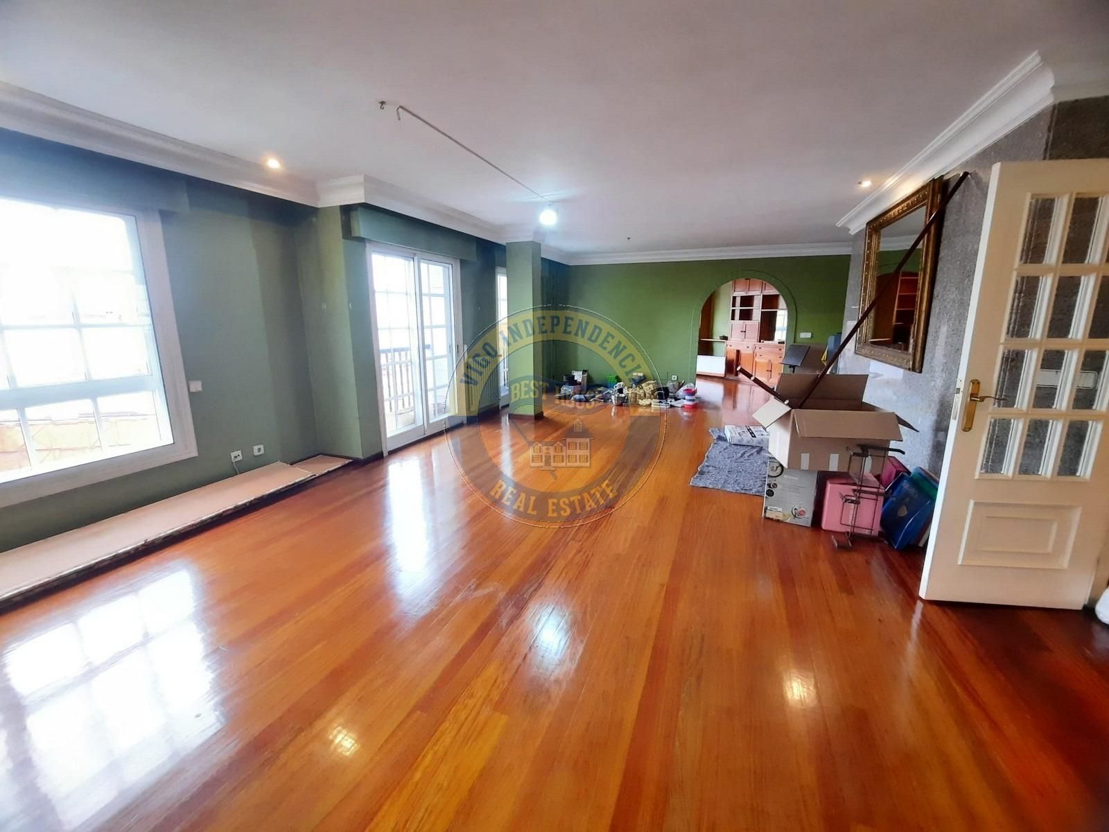 Living room of Flat for sale in Vigo   with Heating, Parquet flooring and Storage room