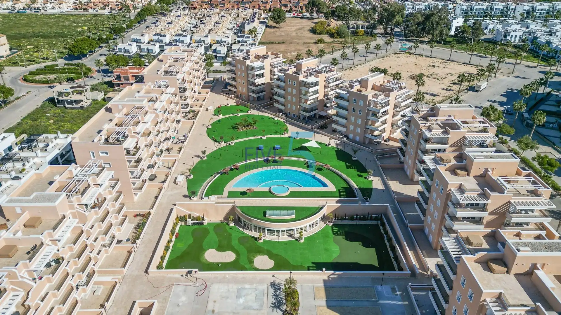 Àtic amb piscina en venda a El Raso