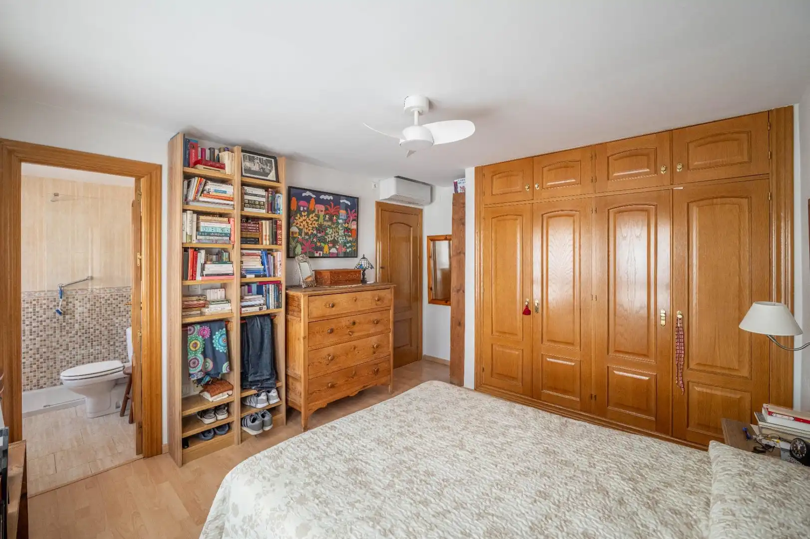Schlafzimmer von Einfamilien-Reihenhaus zum Verkauf in Granada mit Klimaanlage