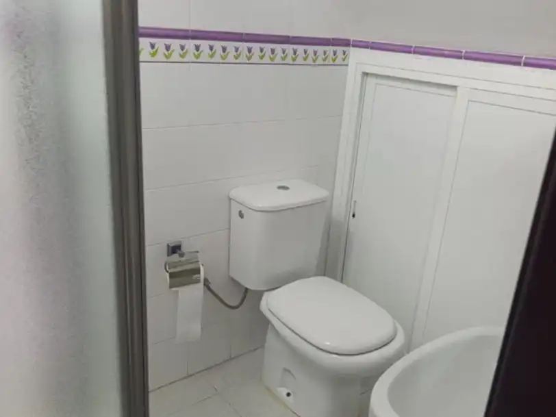 Bany de Casa o xalet en venda en Palma del Río amb Aire condicionat, Terrassa i Balcó