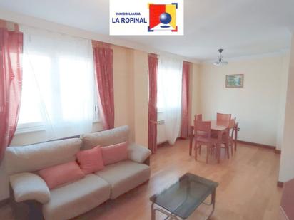 Living room of Flat for sale in Salamanca Capital  with Parquet flooring, Furnished and Oven