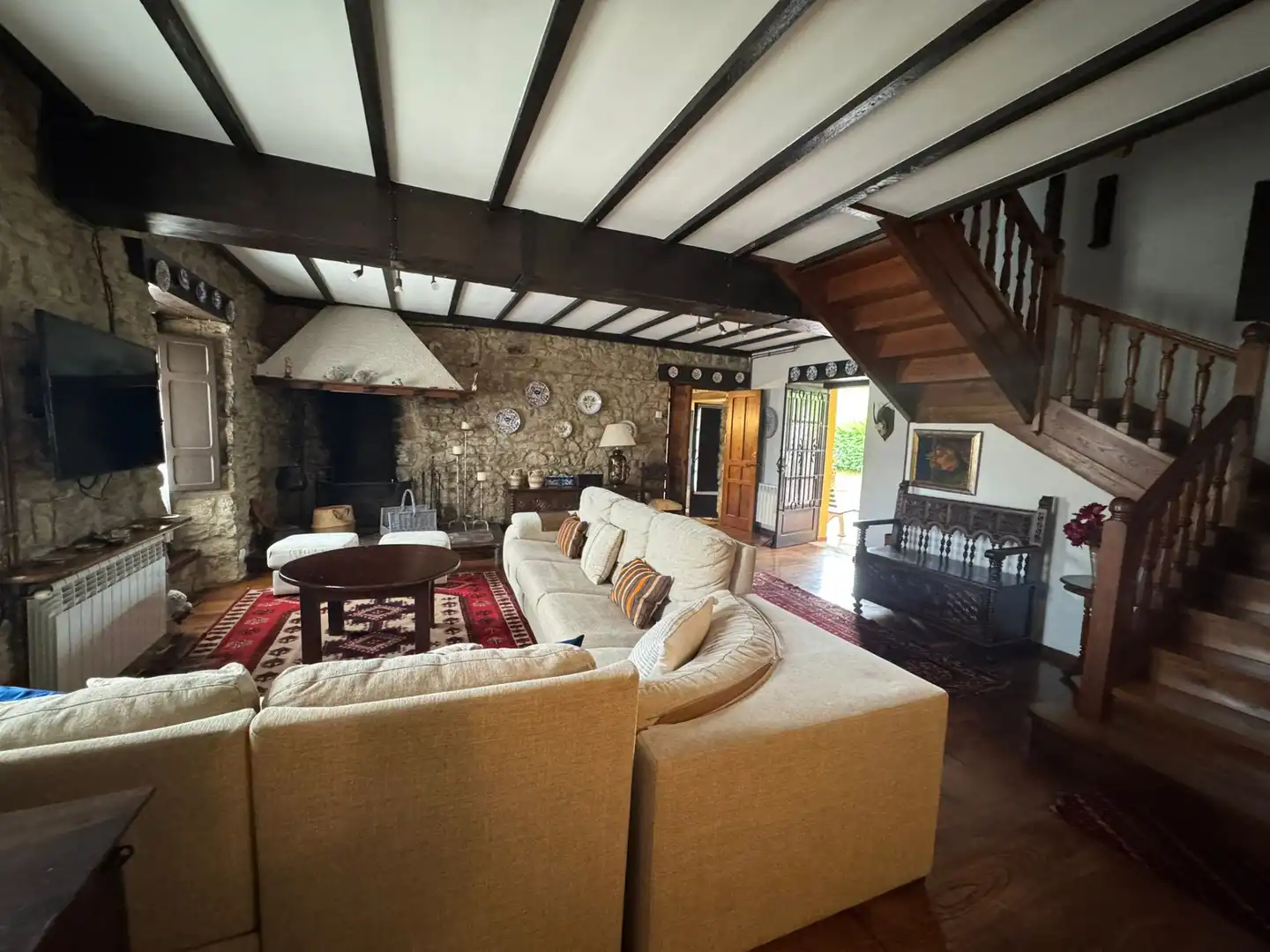 Sala d'estar de Casa adosada en venda en Llanes amb Calefacció, Jardí privat i Parquet