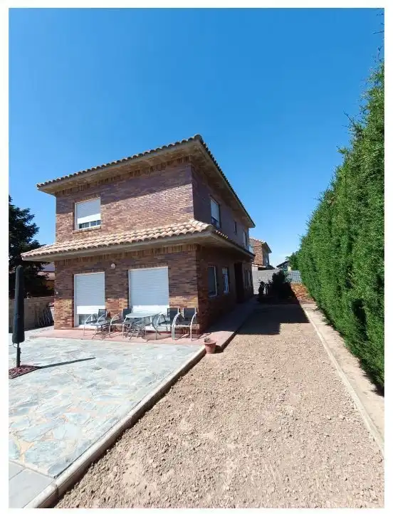 Vista exterior de Casa o chalet en venta en Cadrete con Trastero