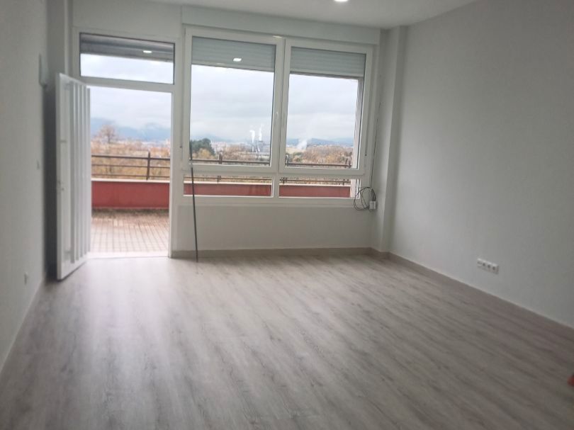 Schlafzimmer von Büro zur Miete in Santander mit Terrasse und Balkon