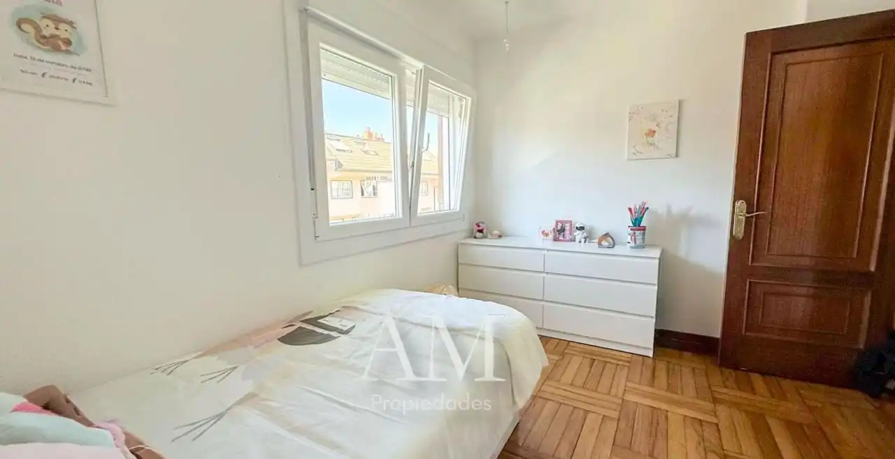 Dormitori de Dúplex en venda en Nigrán amb Terrassa, Traster i Moblat