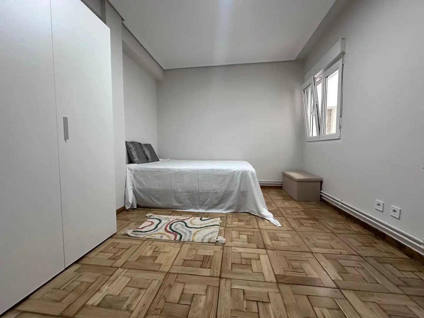 Schlafzimmer von Wohnung zur Miete in Santander mit Heizung und Möbliert