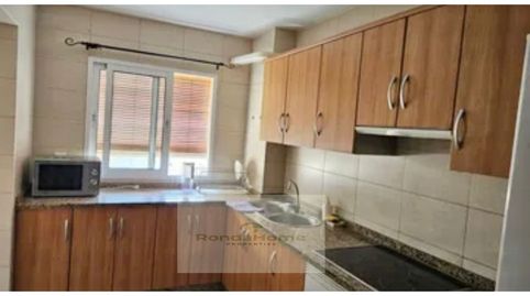 Foto 4 de Piso de alquiler en Calle Jabega, Castillo Sohail - Myramar, Fuengirola