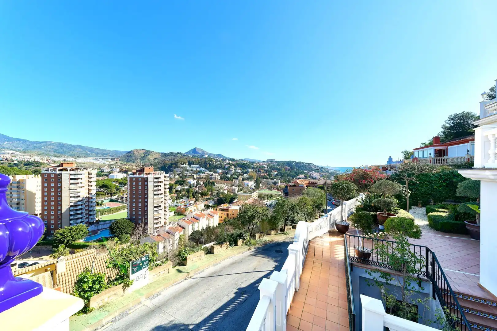 Vista exterior de Casa o xalet en venda en Málaga amb Aire condicionat, Calefacció i Jardí privat