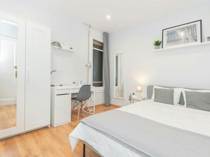 Bedroom of Flat to share in  Barcelona Capital  with Heating, Furnished and Washing machine