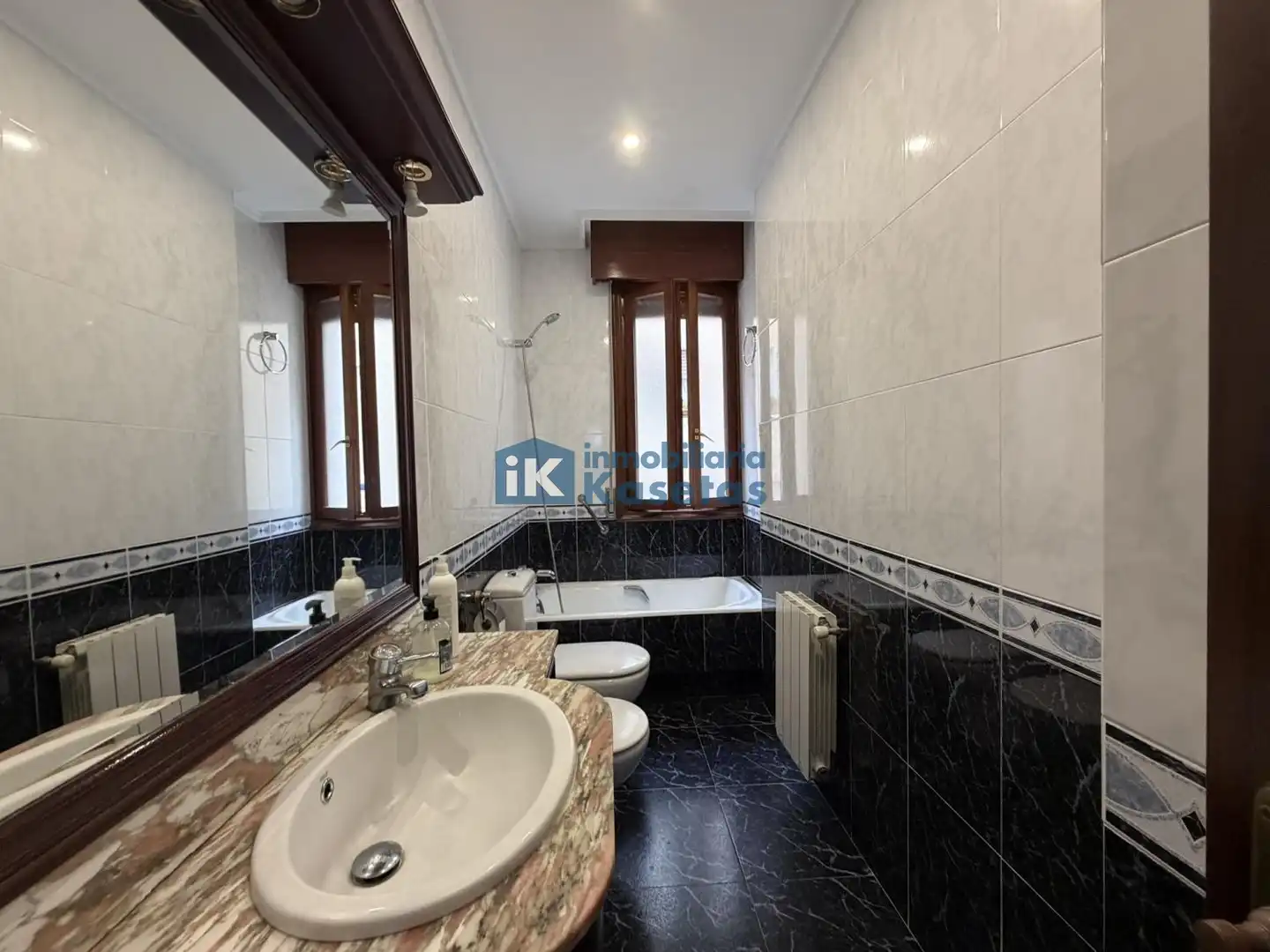 Baño de Piso en venta en Basauri  con Calefacción