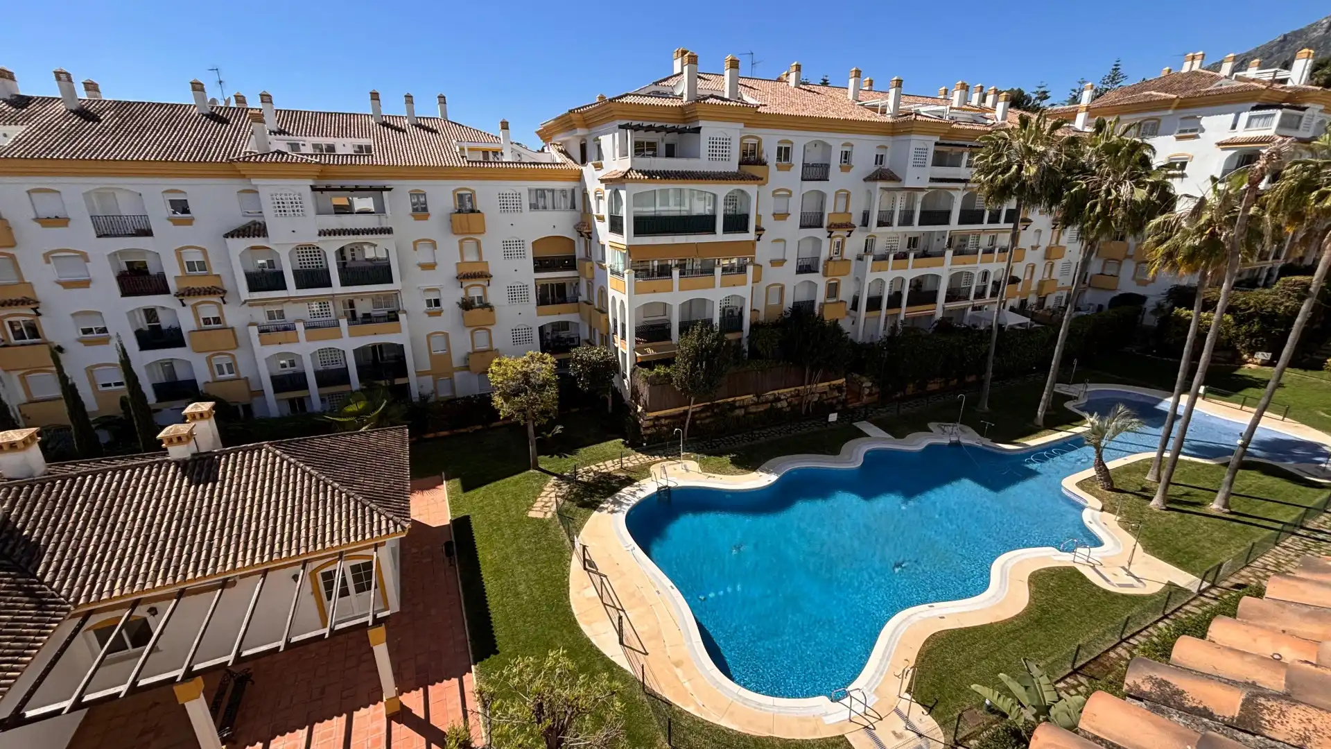 Penthouse with terrace for sale in Milla de Oro