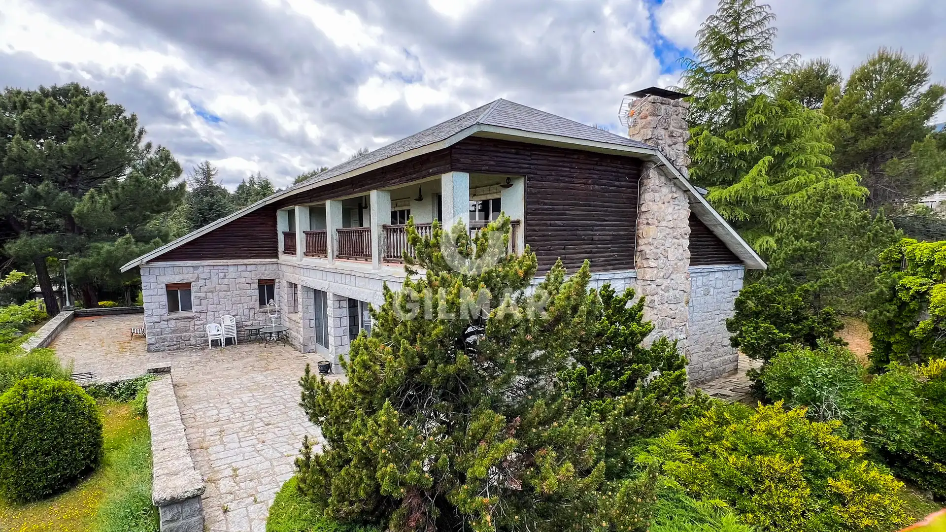 Vista exterior de Casa o xalet en venda en Guadarrama amb Calefacció, Jardí privat i Piscina