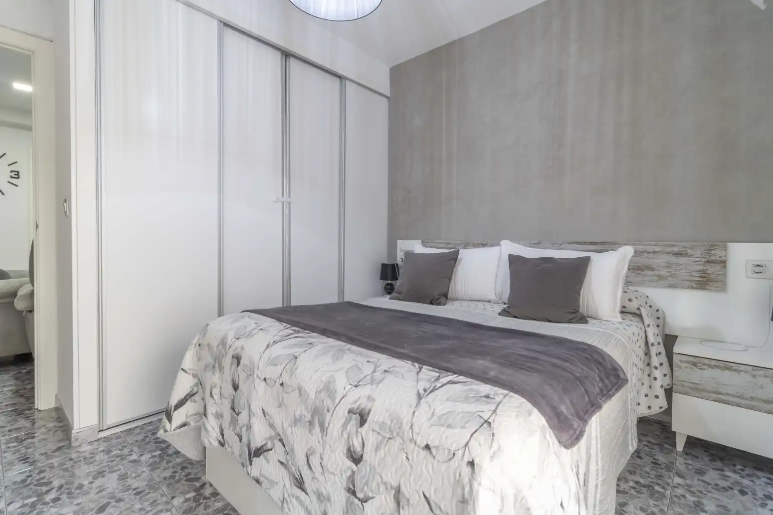 Bedroom of Flat for sale in Sevilla  with Air Conditioner, Storage room and Balcony