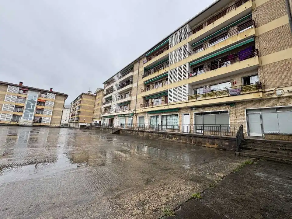 Vista exterior de Local en venta en Legazpi