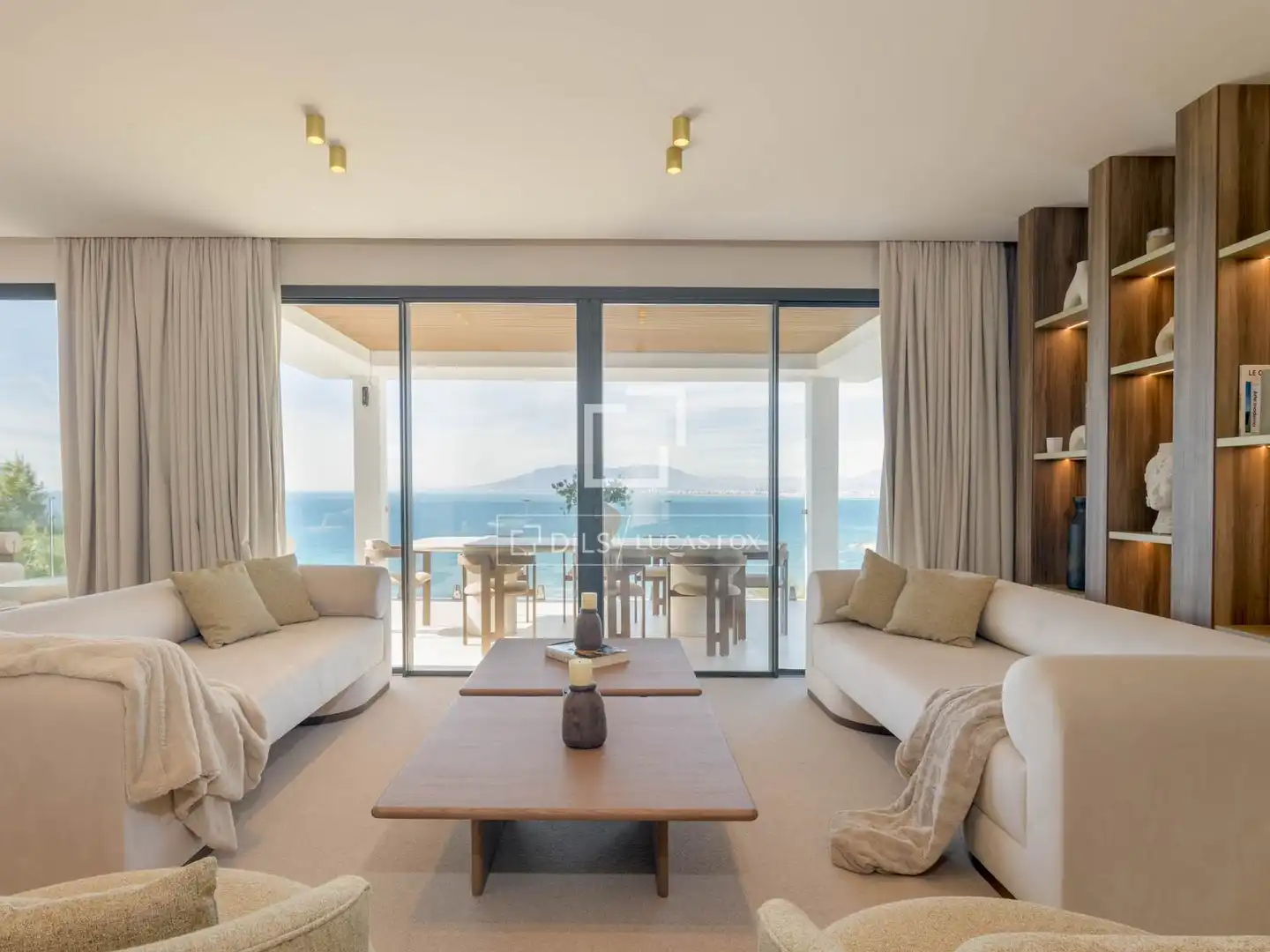Sala d'estar de Casa o xalet en venda en Málaga amb Aire condicionat, Jardí privat i Traster