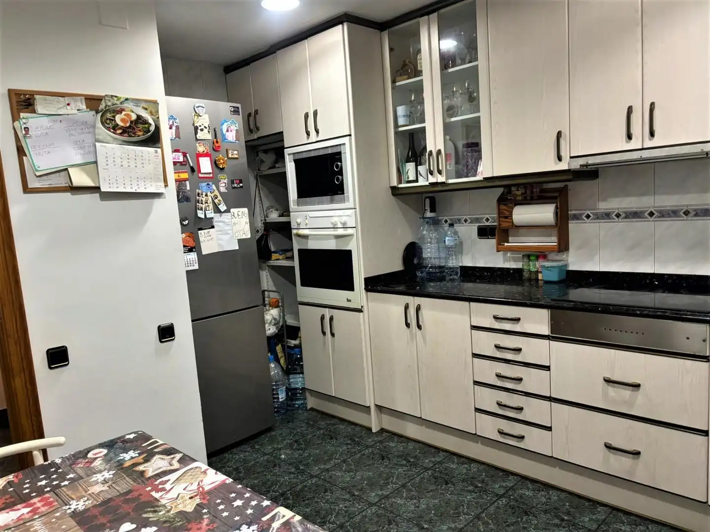 Küche von Wohnung zum Verkauf in Terrassa mit Klimaanlage und Heizung