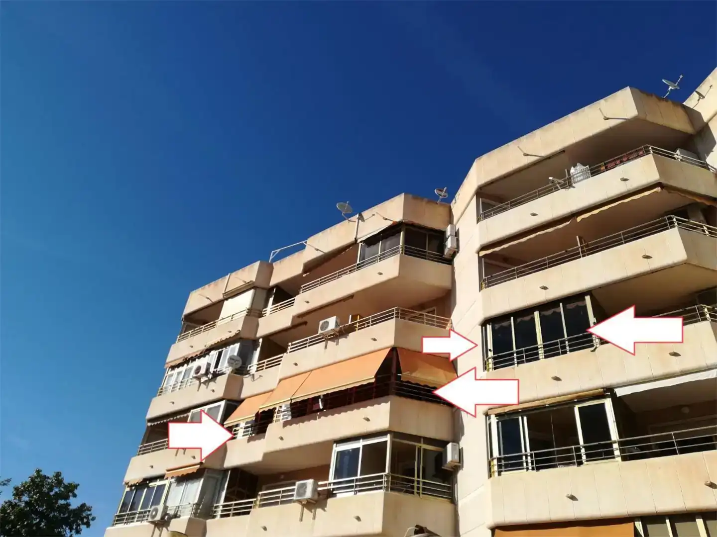 Vista exterior de Apartament en venda en Santa Pola amb Aire condicionat, Jardí privat i Piscina