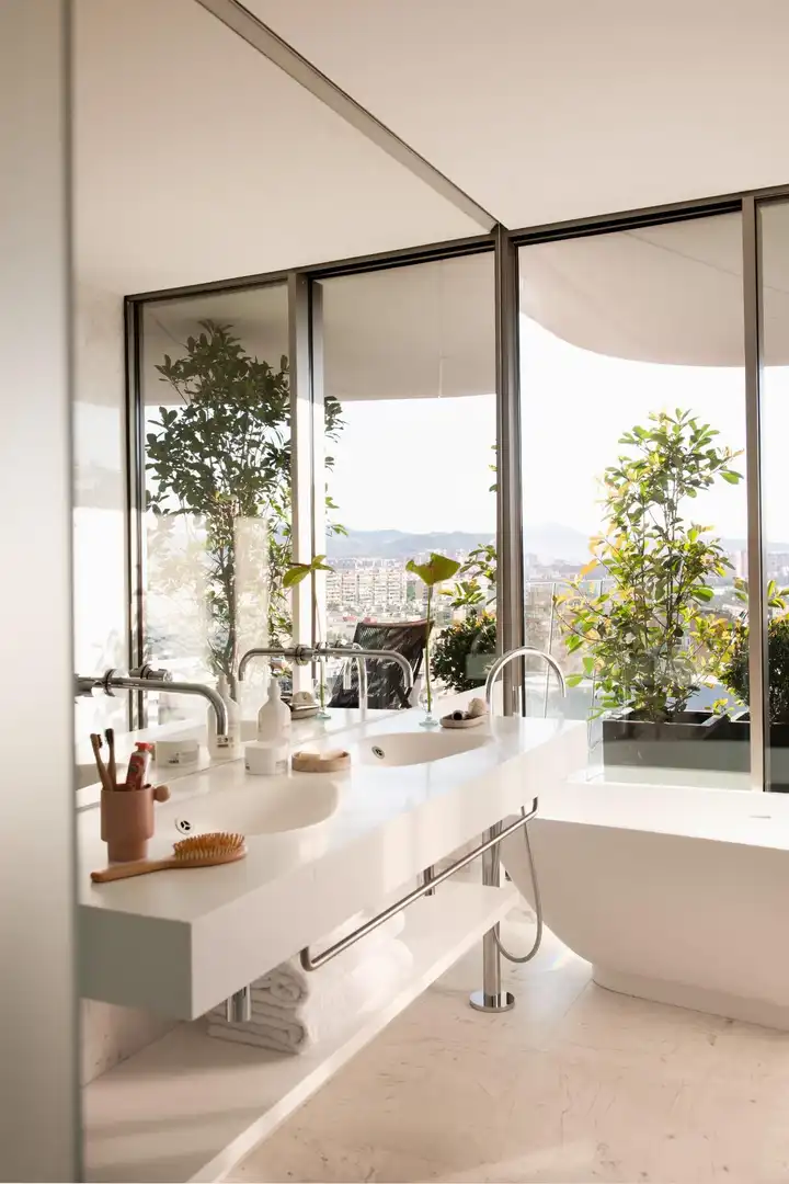 Badezimmer von Wohnungen zum Verkauf in Barcelona mit Terrasse, Abstellraum und Balkon