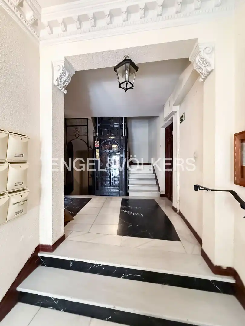 Flat for sale in Madrid  with Air Conditioner, Heating and Balcony