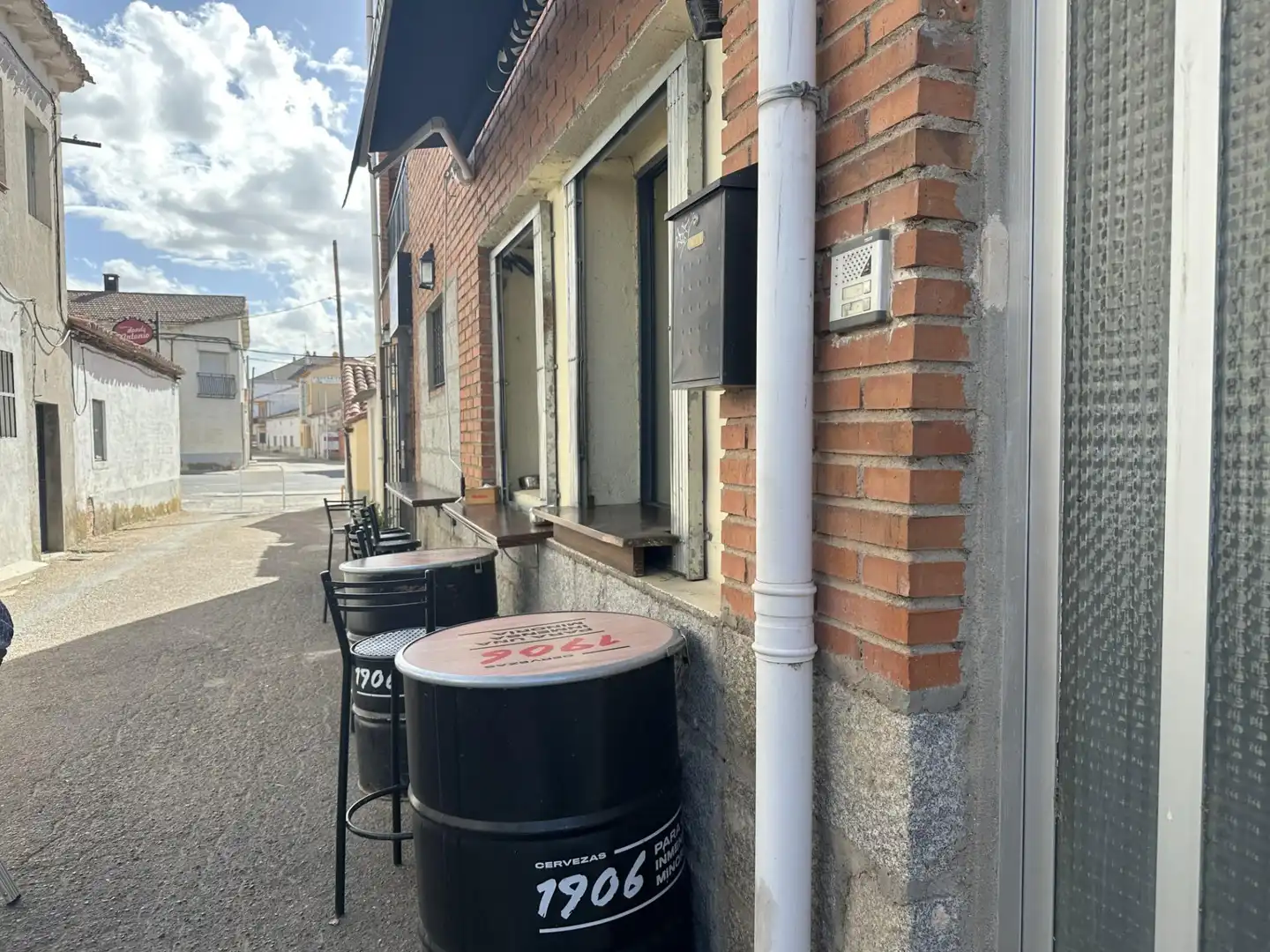 Vista exterior de Local en venta en San Pedro del Arroyo, Ávila