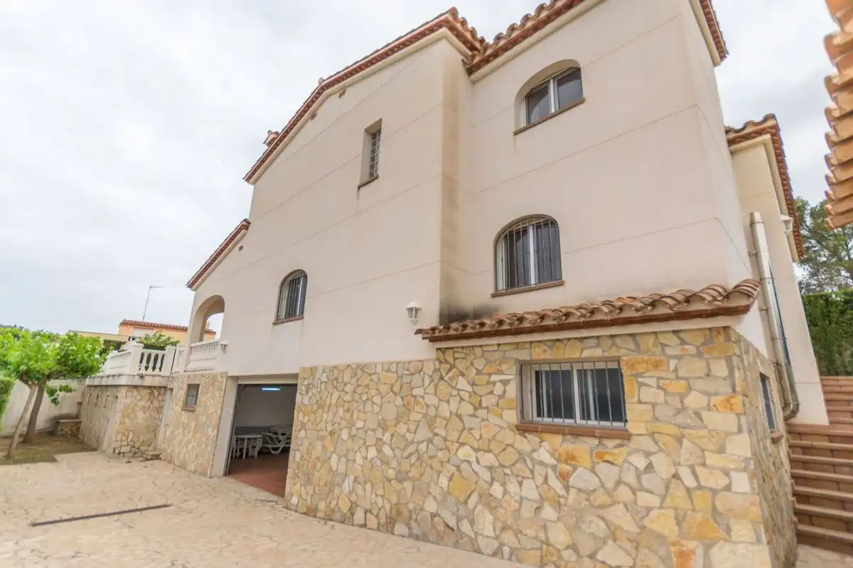 Vista exterior de Casa o chalet en venta en L'Ampolla con Aire acondicionado, Jardín privado y Terraza