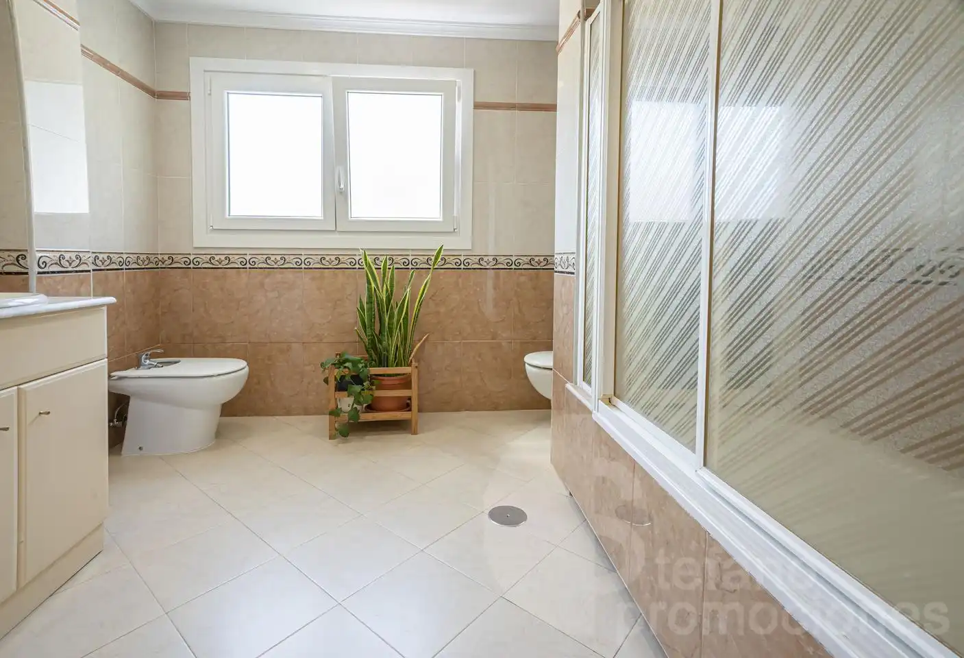 Badezimmer von Haus oder Chalet zum Verkauf in Málaga mit Klimaanlage, Privatgarten und Terrasse