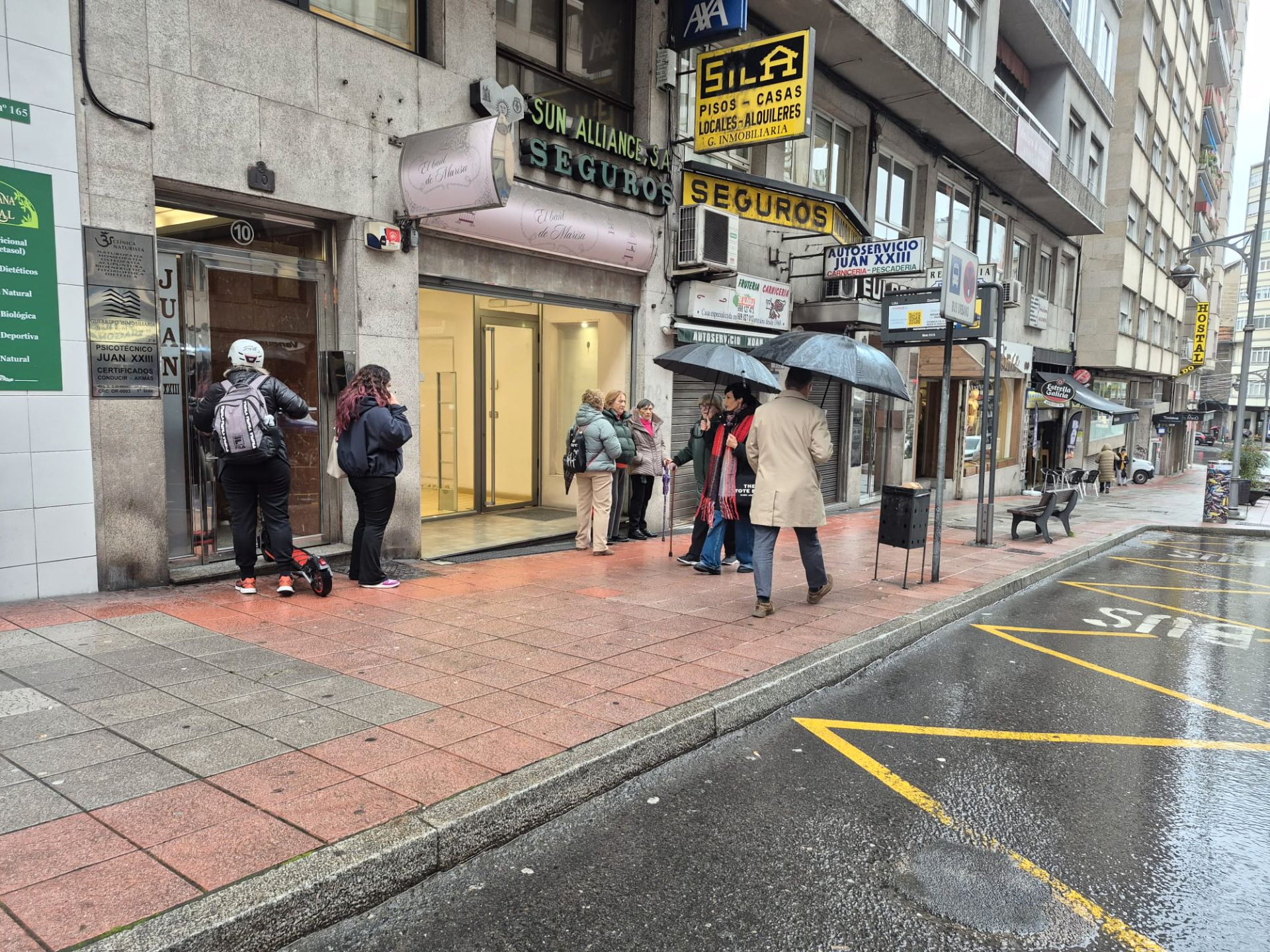 Vista exterior de Local en venda en Ourense Capital  amb Aire condicionat, Calefacció i Parquet