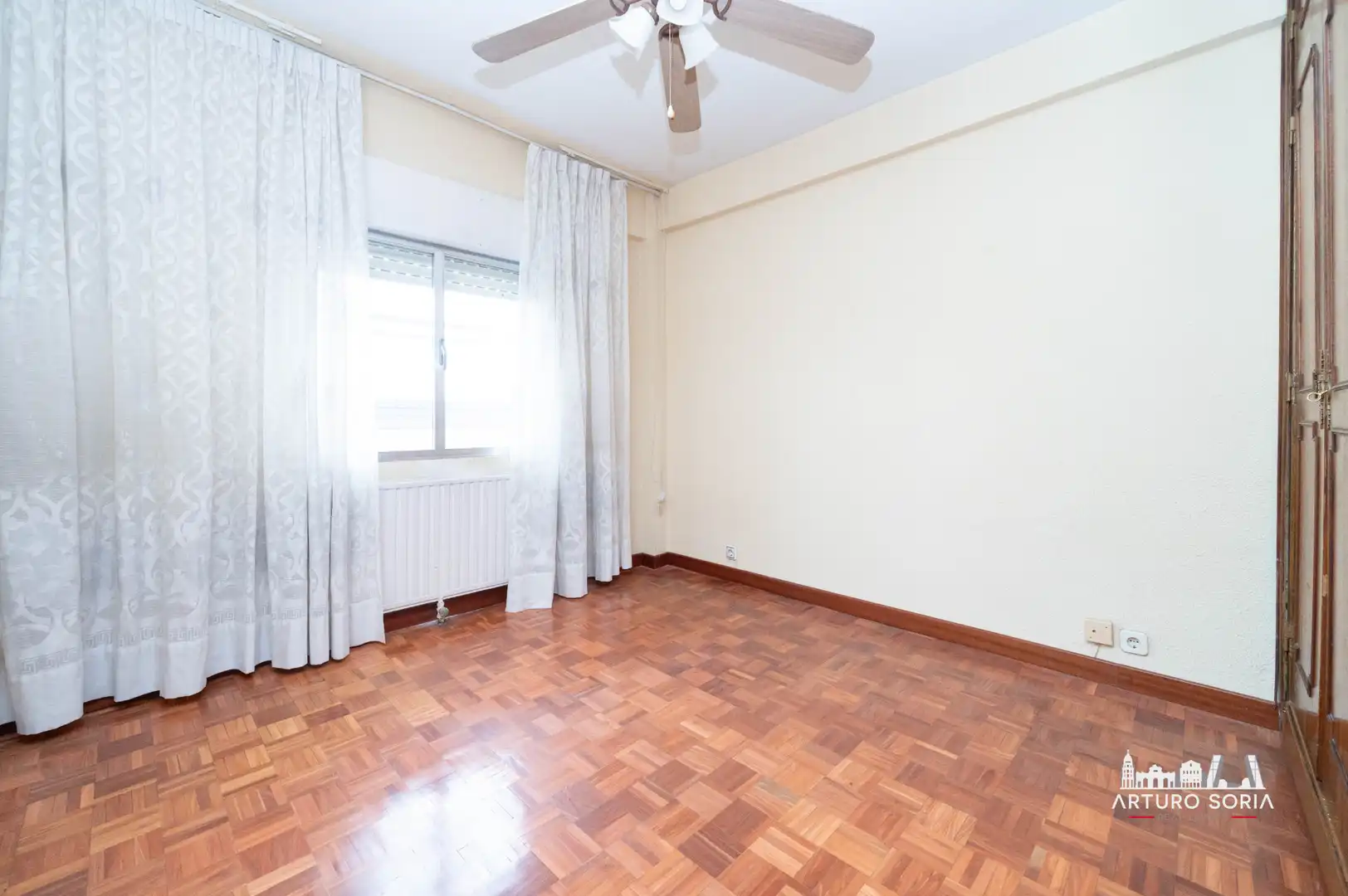 Habitación de Piso en venta en Madrid con Calefacción y Terraza