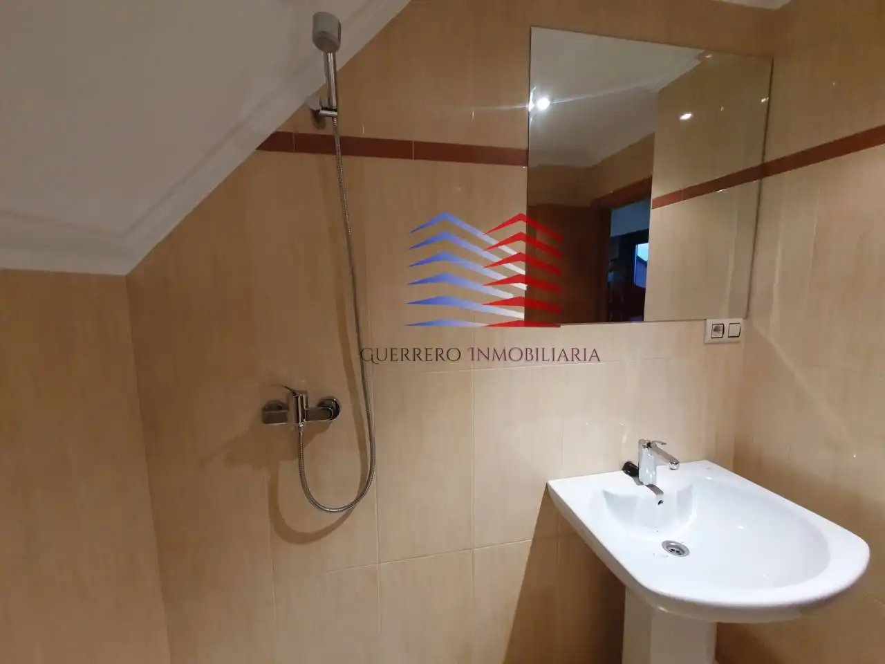 Badezimmer von Wohnung zur Miete in Ourense Capital  mit Heizung, Parkett und Terrasse