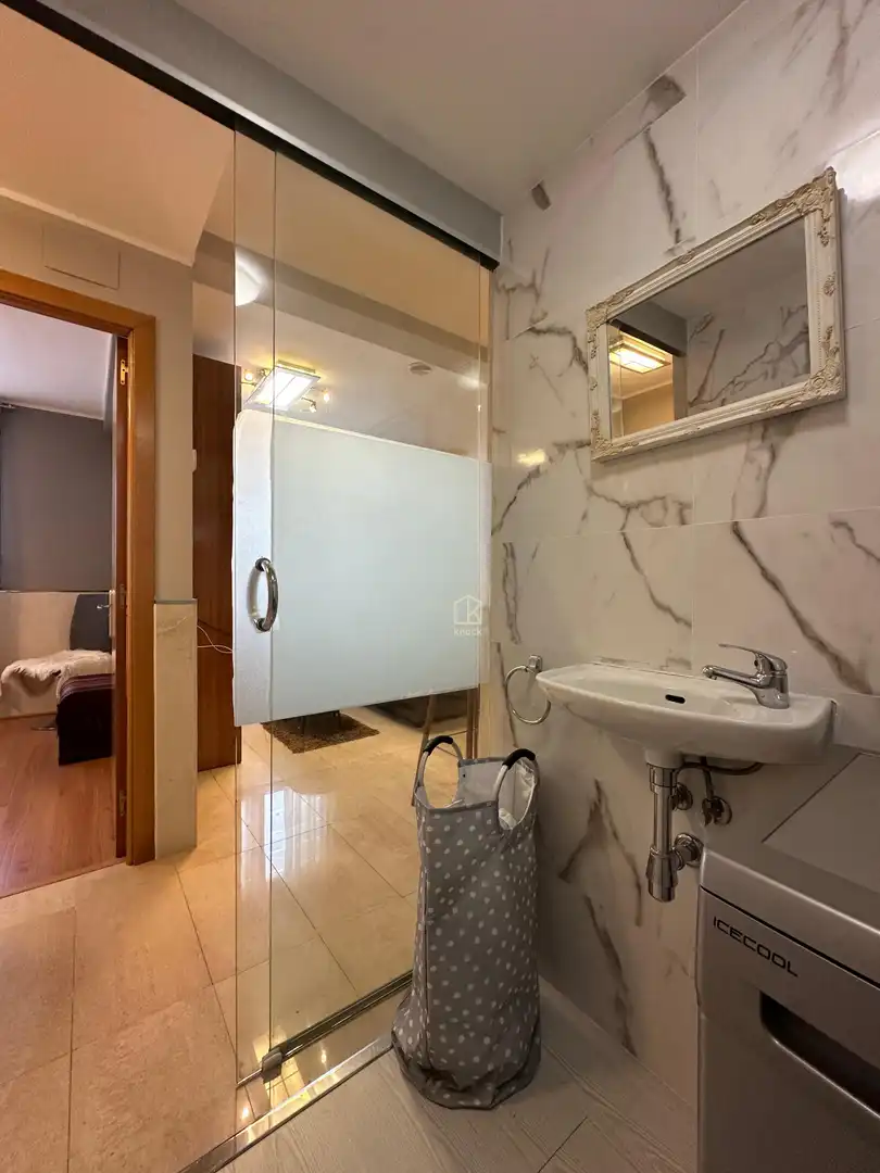 Flat for rent in Oviedo - Calle Tomás Crespo Frígilis, La Ería