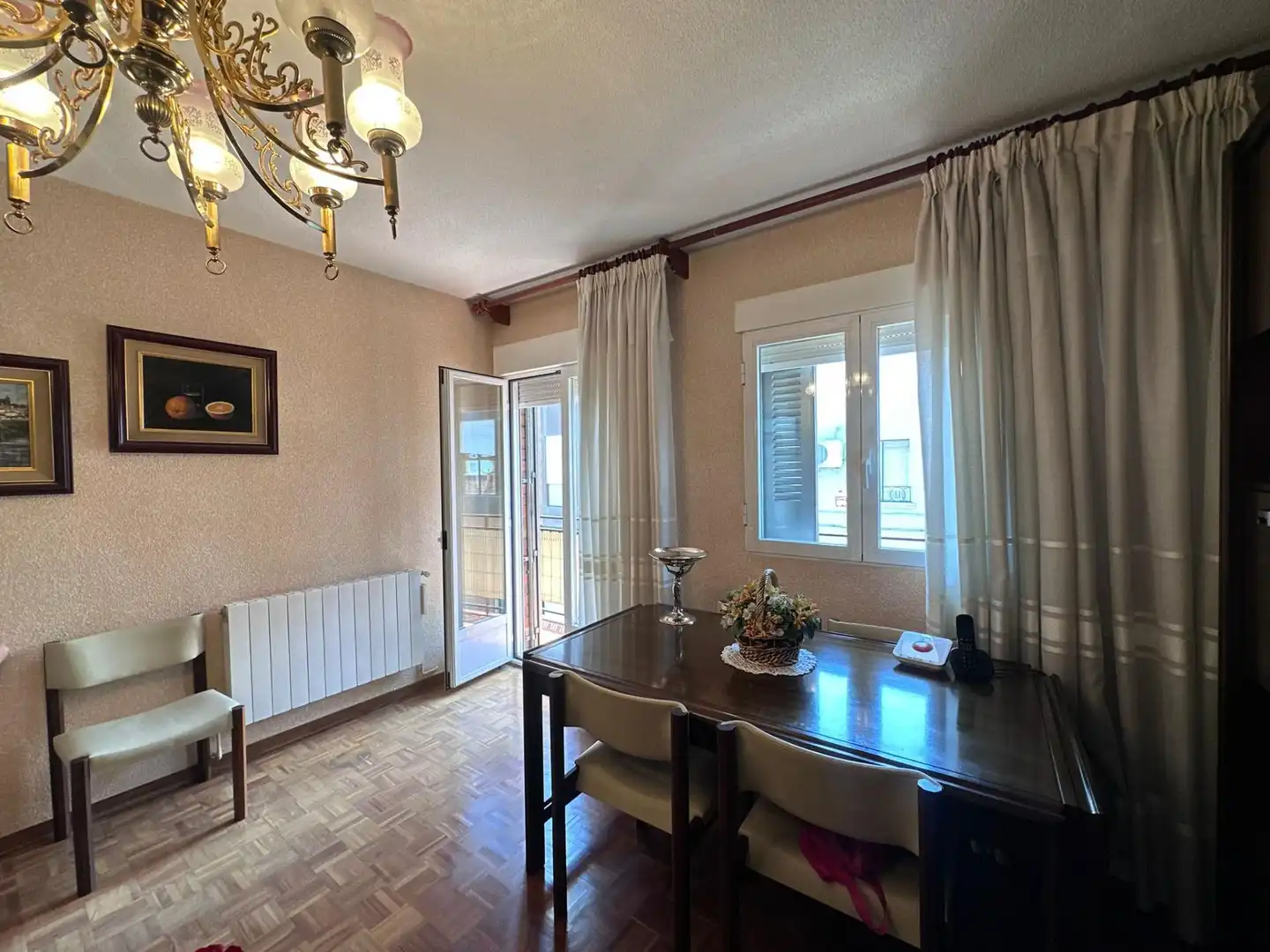 Comedor de Piso en venta en Madrid con Calefacción, Parquet y Terraza