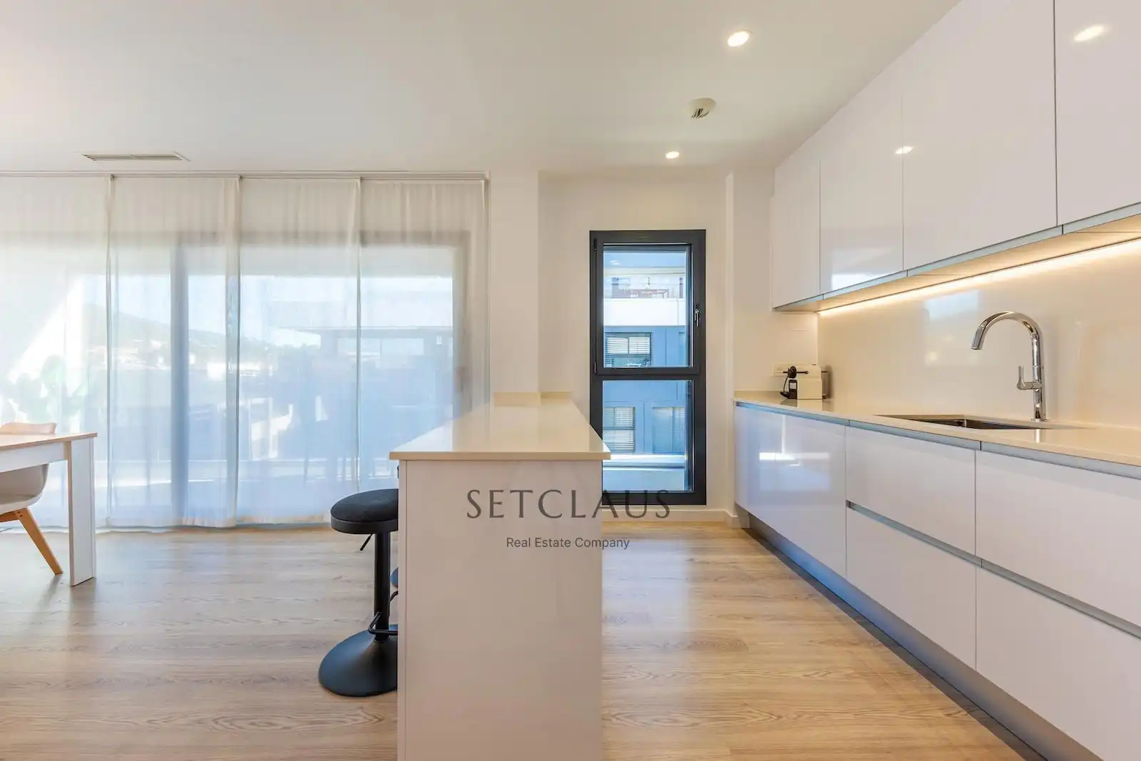 Kitchen of Flat for sale in El Masnou  with Air Conditioner, Heating and Terrace