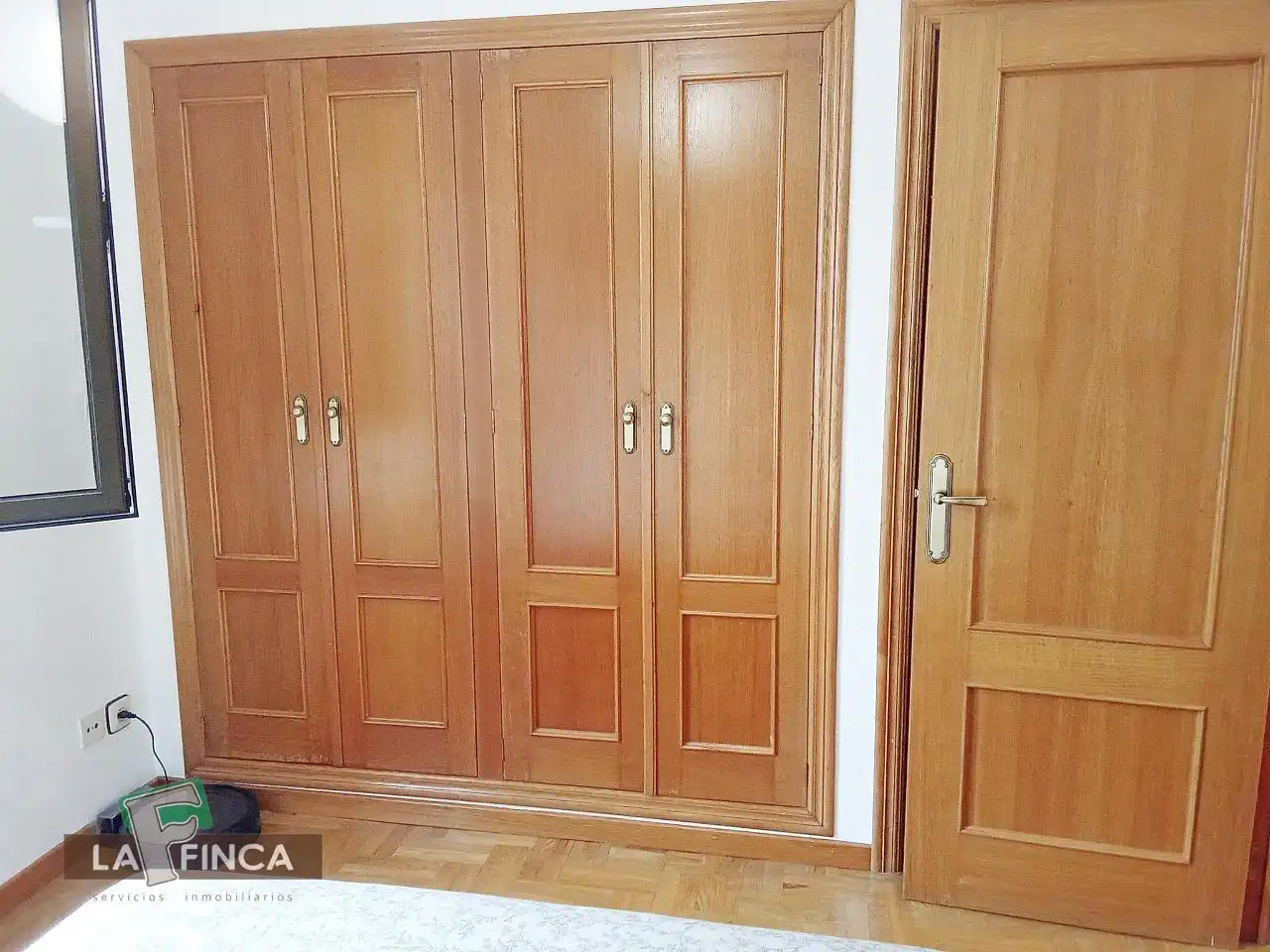 Bedroom of Flat for sale in Oviedo   with Heating, Parquet flooring and Furnished
