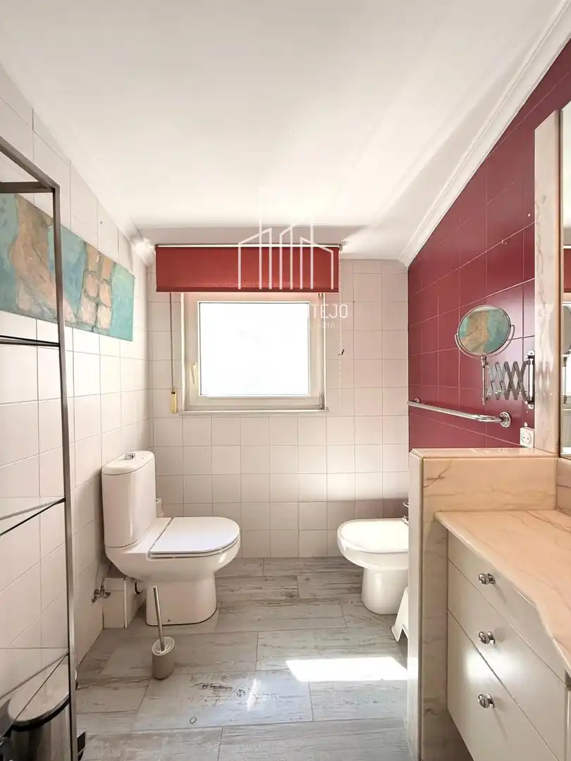 Bathroom of Attic for rent in Salamanca  with Air Conditioner, Heating and Terrace
