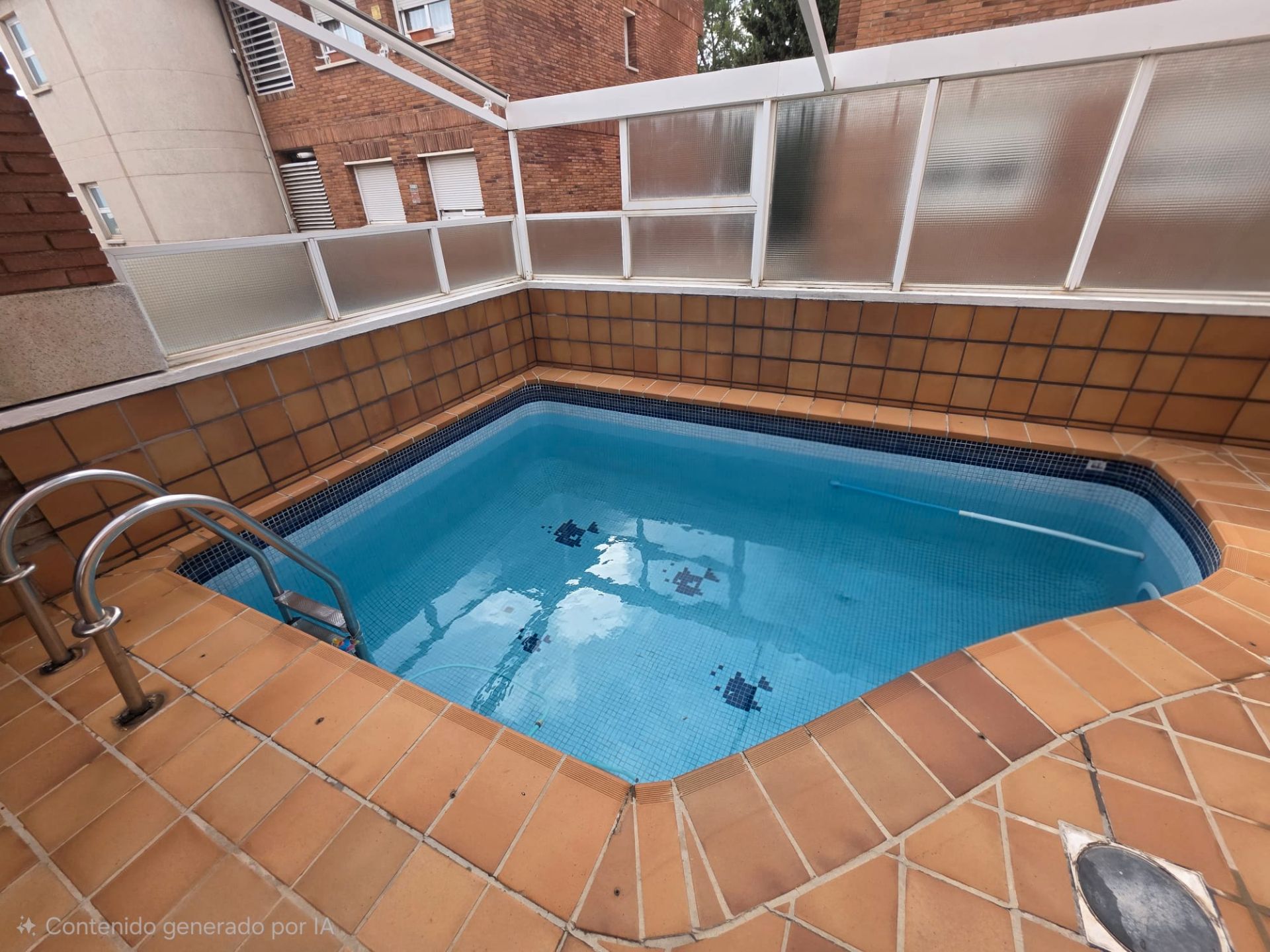 Swimming pool of Single-family semi-detached for sale in  Barcelona Capital  with Air Conditioner, Heating and Private garden