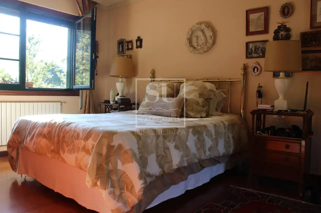 Dormitori de Casa o xalet en venda en Gondomar amb Calefacció, Jardí privat i Moblat