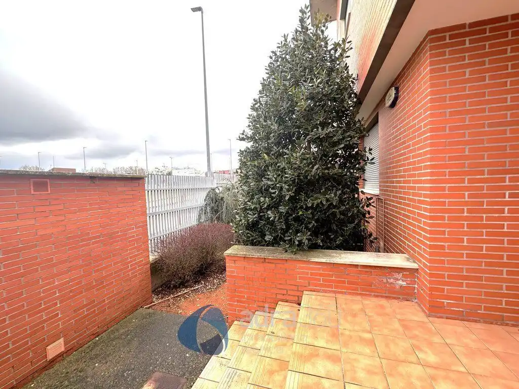 Vista exterior de Casa o xalet en venda en Cirueña amb Calefacció, Jardí privat i Terrassa