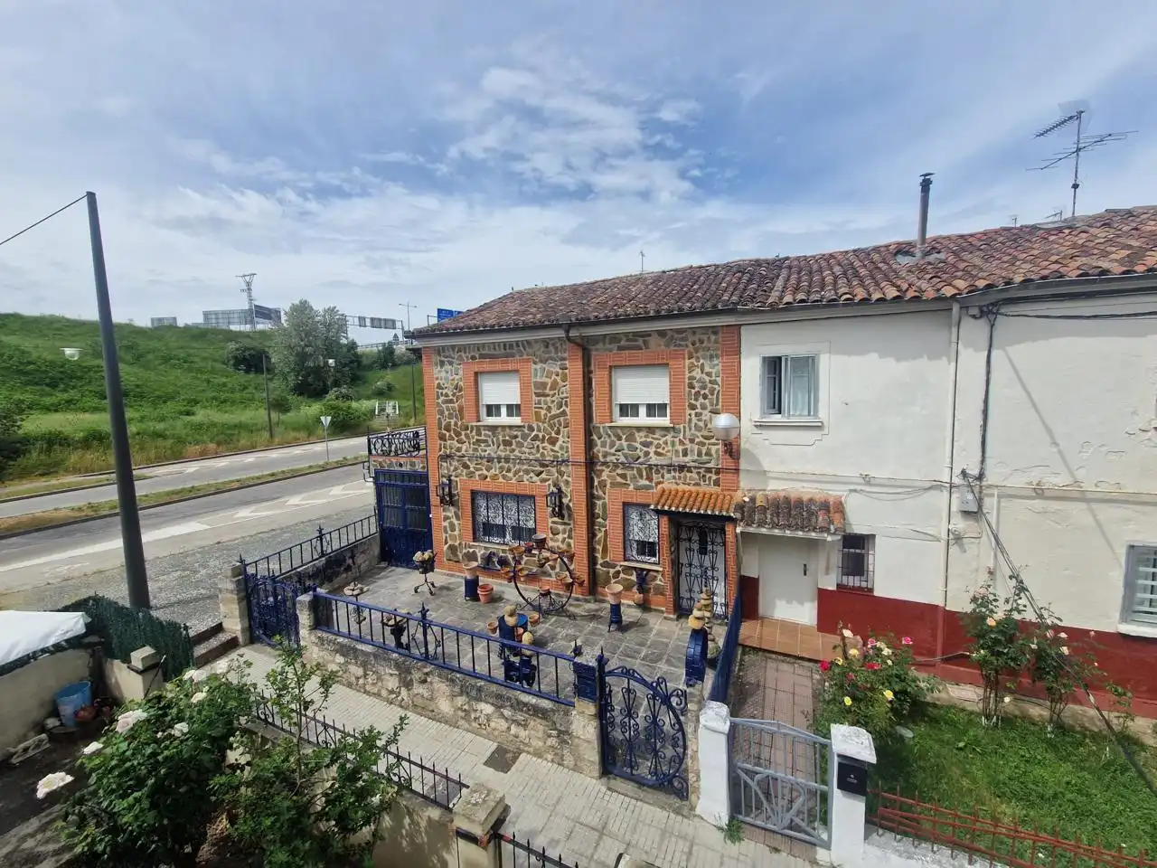Vista exterior de Casa o xalet en venda en Burgos amb Calefacció, Jardí privat i Traster