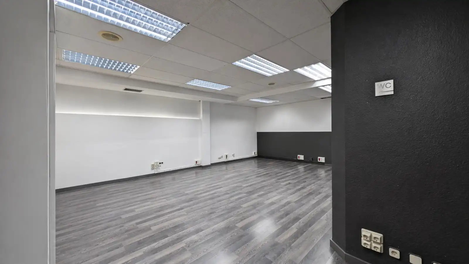 Dúplex en venta en Cornellà de Llobregat con Trastero