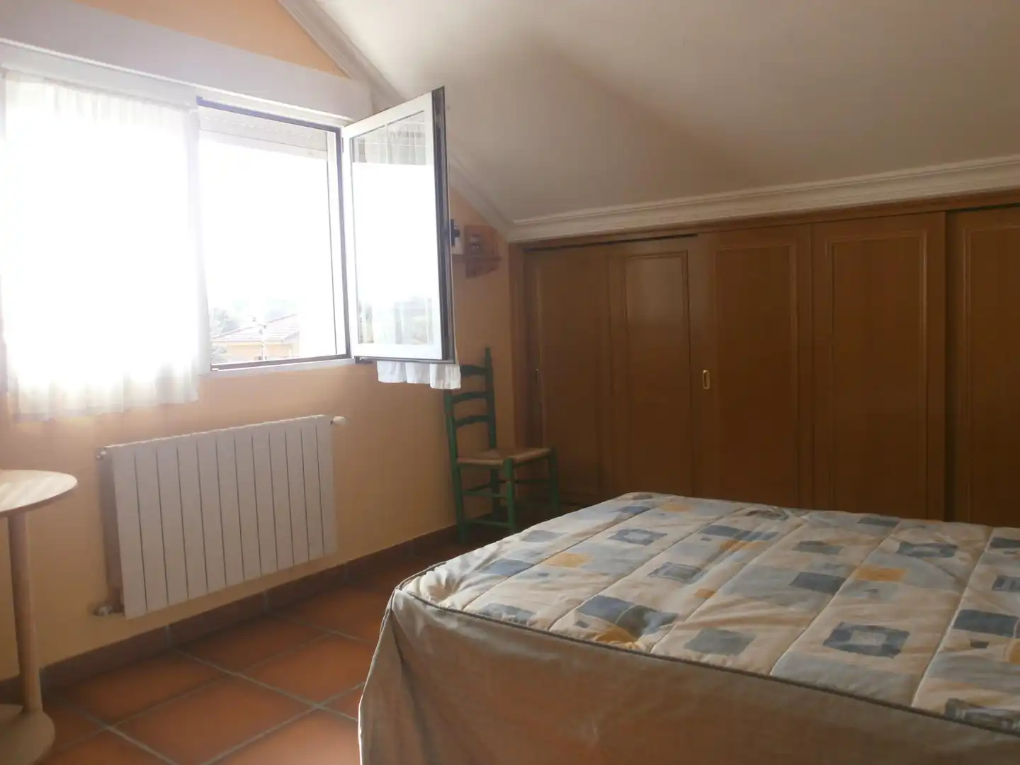 Dormitori de Casa o xalet en venda en La Lastrilla  amb Calefacció, Jardí privat i Terrassa