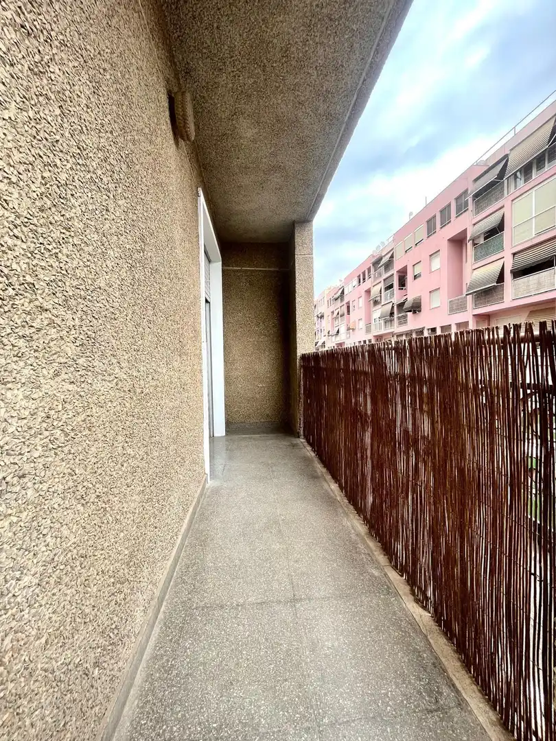 Piso de alquiler en Avenida de Ausiàs March, San Crispín