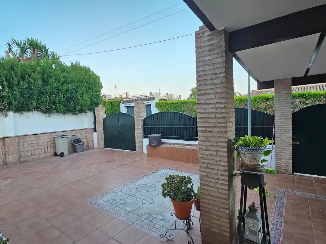Terrassa de Pis en venda en Espartinas amb Aire condicionat, Jardí privat i Piscina
