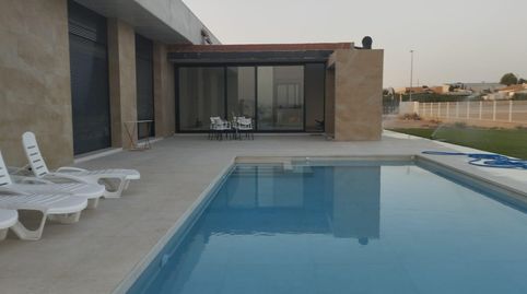 CHALET CON TERRAZA, BARBACOA, JARDÍN Y PISCINA EN PURIAS  LORCA