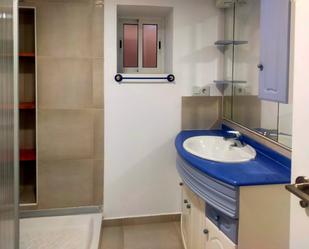 Bathroom of Flat to rent in Elche / Elx  with Terrace, Oven and Washing machine