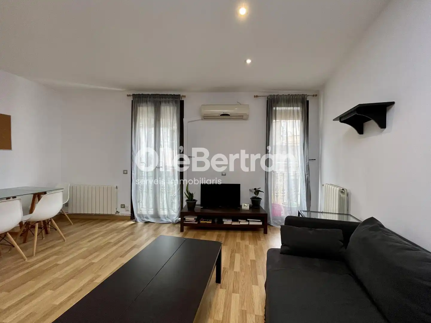 Living room of Flat for sale in Barcelona  with Air Conditioner, Heating and Oven