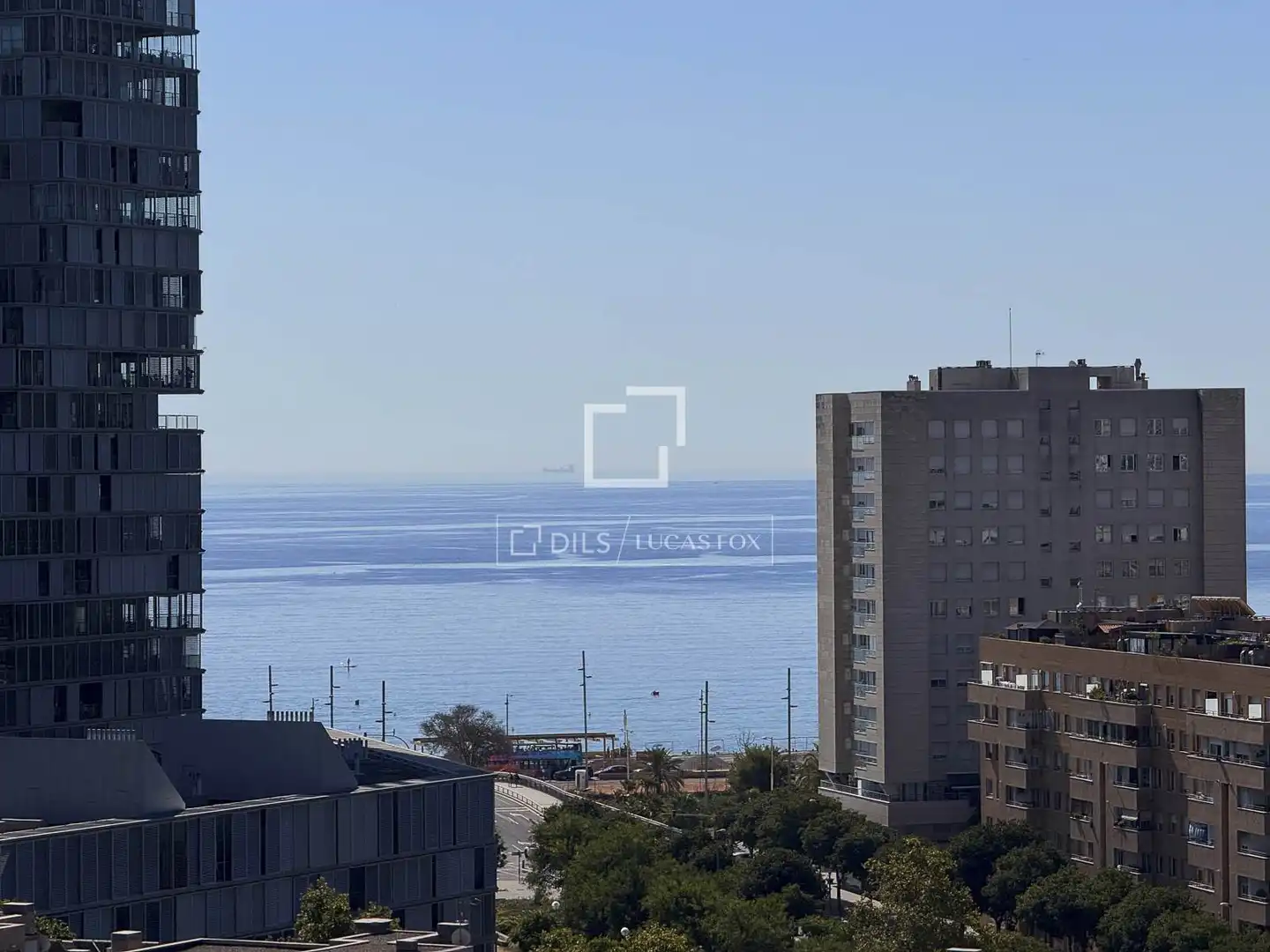 Außenansicht von Wohnung zum Verkauf in Barcelona mit Klimaanlage und Balkon