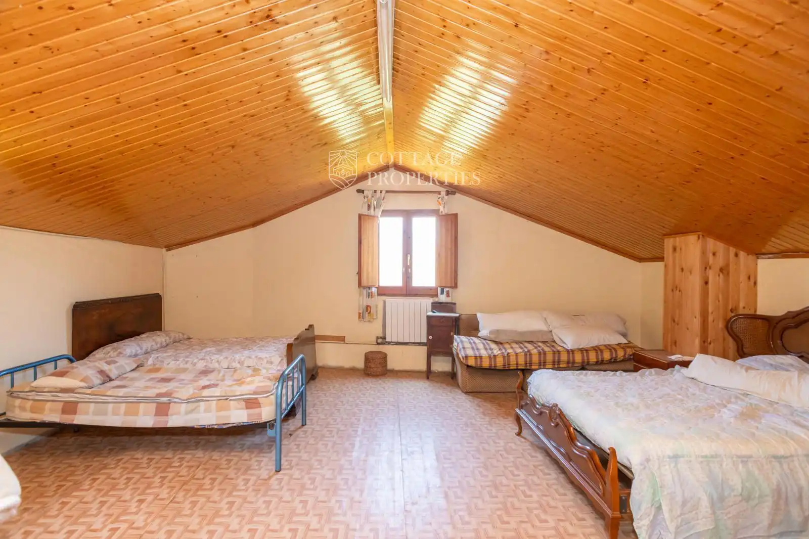 Dormitori de Finca rústica en venda en La Nou de Berguedà